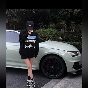 Trendy Black Graphic Women's Hoodie